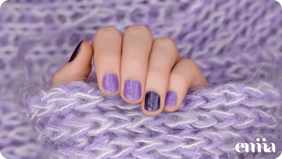 Uñas jacaranda, el color para primavera-verano 2025