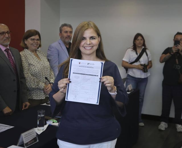 btiene-la-mtra.-karla-planter-perez-registro-como-aspirante-a-la-rectoria-general-de-la-udeg_ga-1